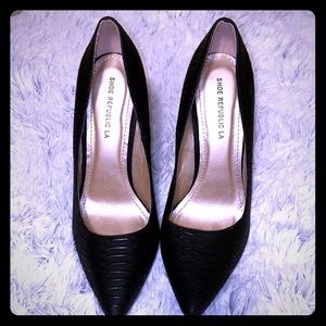 ❤️Black reptile print heels ❤️